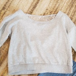 Cropped sweatshirt with peekaboo back